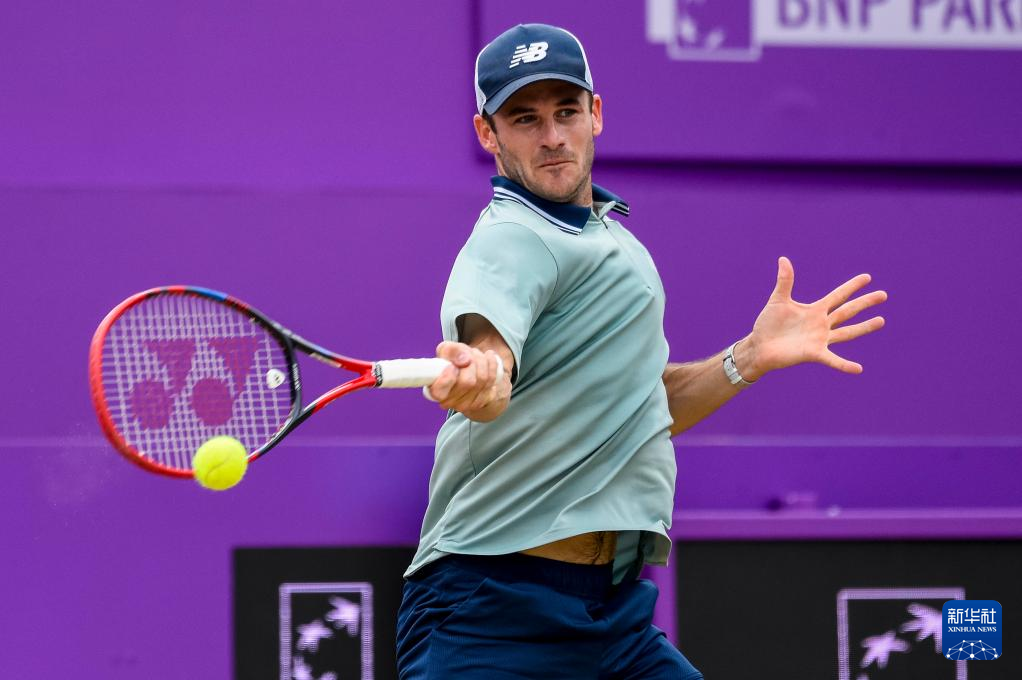 使他在场上 使他在场上