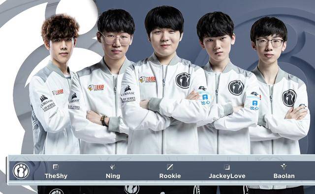 巴萨面临着 巴萨面临着